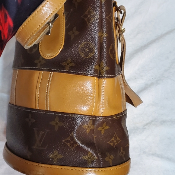 Vintage LV Bucket Bag. Paper Tag! Circa 1970s. - Picture 6 of 11